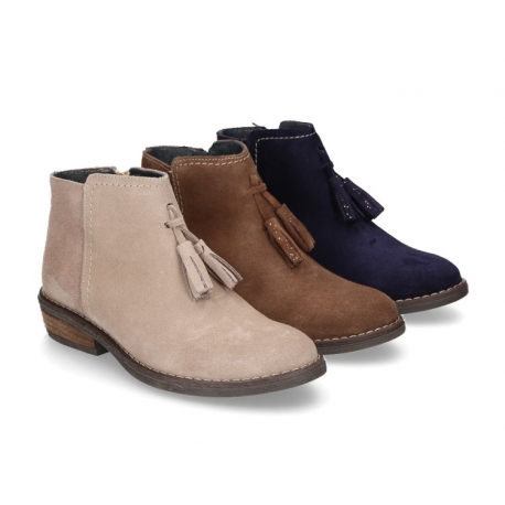 Ankle boots with tassels in suede leather combined with metal suede leather.