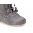 Classic Pascuala style ankle boots with ties with TASSELS in suede leather.