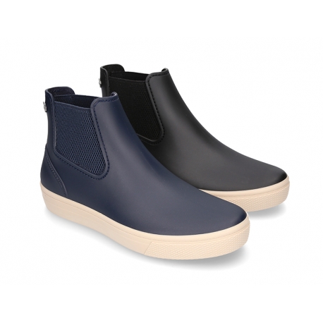 Ankle rain boots with elastic band and SNEAKER DESIGN.