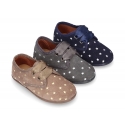Little laces up shoes in suede leather with STARS print for little kids.