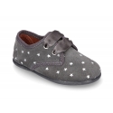 Little laces up shoes in suede leather with STARS print for little kids.