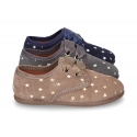 Little laces up shoes in suede leather with STARS print for little kids.