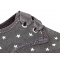 Little laces up shoes in suede leather with STARS print for little kids.