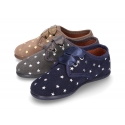 Little laces up shoes in suede leather with STARS print for little kids.