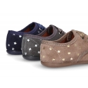 Little laces up shoes in suede leather with STARS print for little kids.