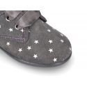 Little laces up shoes in suede leather with STARS print for little kids.
