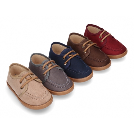 Autumn winter canvas moccasin shoes wallabee style.