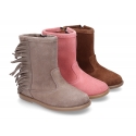 Suede leather boot shoes with fringed design.