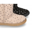 Botas tipo Australianas en piel serraje con ESTRELLAS forradas con pelo.