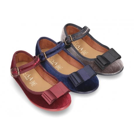 Special Okaa velvet canvas Mary jane shoes with shoemaker bow design.