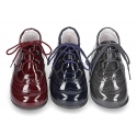 Patent leather classic english style bootie for first steps.