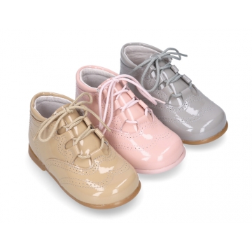 Classic patent leather English style bootie for first steps in pastel colors.