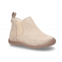 Suede leather little ankle boots with zipper, toe cap and counter for first steps.