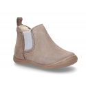 Suede leather little ankle boots with zipper, toe cap and counter for first steps.