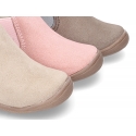 Suede leather little ankle boots with zipper, toe cap and counter for first steps.