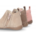 Suede leather little ankle boots with zipper, toe cap and counter for first steps.