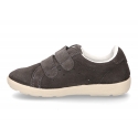 Casual tennis shoes laceless in suede leather.
