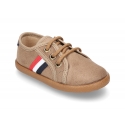 Tenis en Serratex con bandera lateral y cordones.