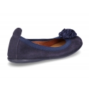 Suede leather ballet flat shoes with elastic band and flower design.