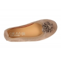 Suede leather ballet flat shoes with elastic band and flower design.