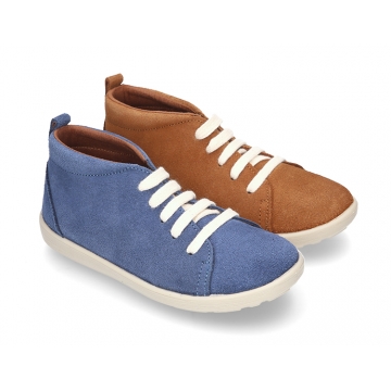 Nueva Zapatilla Casual tipo botita con cordones en piel serraje.