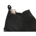 Classic ankle boots with ribbed elastic band design.