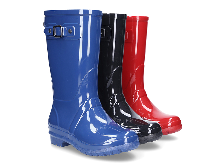 classic-shiny-rain-boots-with-