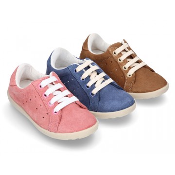 Nueva Zapatilla Casual con cordones en piel serraje.