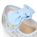 Cotton canvas Little Mary Janes with velcro strap and english print.