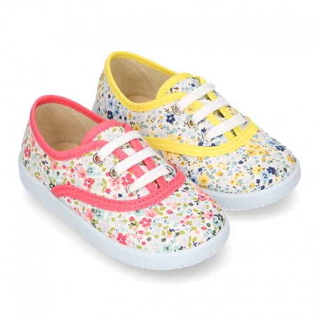 Cotton canvas Bamba shoes with English flower design.