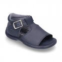 Washable leather sandals with buckle fastening and SUPER FLEXIBLE soles for little boys.
