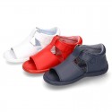 Washable leather sandals with buckle fastening and SUPER FLEXIBLE soles for little boys.