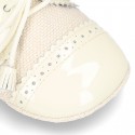 Classic OXFORD style shoes for baby in patent leather with linen.