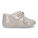 Classic OXFORD style shoes for baby in patent leather with linen.