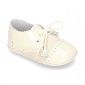 Classic OXFORD style shoes for baby in patent leather with linen.