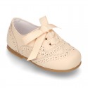 Classic soft nappa leather Laces up shoes in pastel colors.