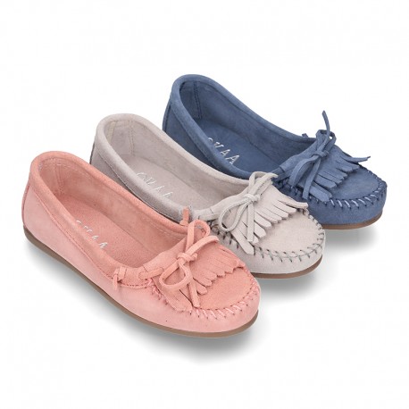 Indian style Moccasin shoes with bows in suede leather for girls.