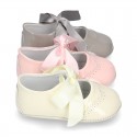 Classic Mary Jane shoes angel style for baby in patent leather with ties.