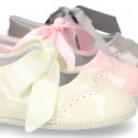 Classic Mary Jane shoes angel style for baby in patent leather with ties.