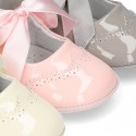 Classic Mary Jane shoes angel style for baby in patent leather with ties.