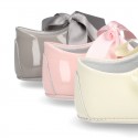 Classic Mary Jane shoes angel style for baby in patent leather with ties.