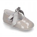 Classic Mary Jane shoes angel style for baby in patent leather with ties.