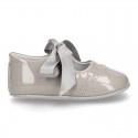 Classic Mary Jane shoes angel style for baby in patent leather with ties.