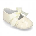 Classic Mary Jane shoes angel style for baby in patent leather with ties.