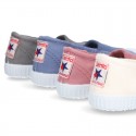 Cotton canvas kids Bamba type shoes with central elastic band and toe cap.