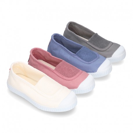 Cotton canvas kids Bamba type shoes with central elastic band and toe cap.