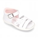 Washable leather sandal shoes with crossed strips and FLOWER for little girls.