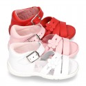 Washable leather sandal shoes with crossed strips and FLOWER for little girls.