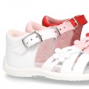 Washable leather sandal shoes with crossed strips and FLOWER for little girls.