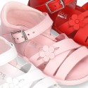 Washable leather sandal shoes with crossed strips and FLOWER for little girls.